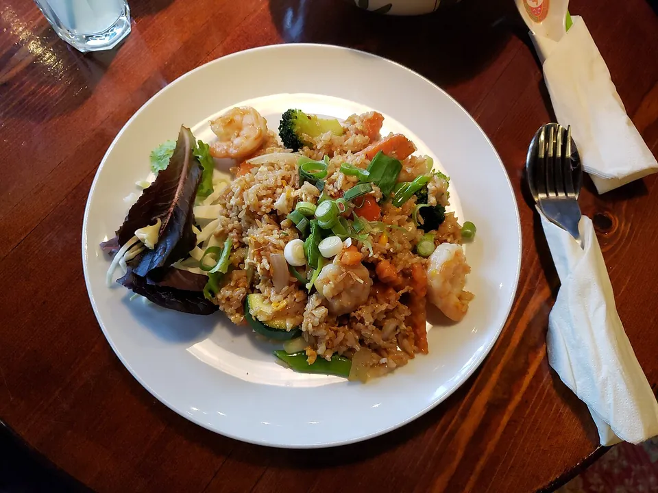 カオパットの実写写真（タイ風炒め飯（カオパット、エビ入り））