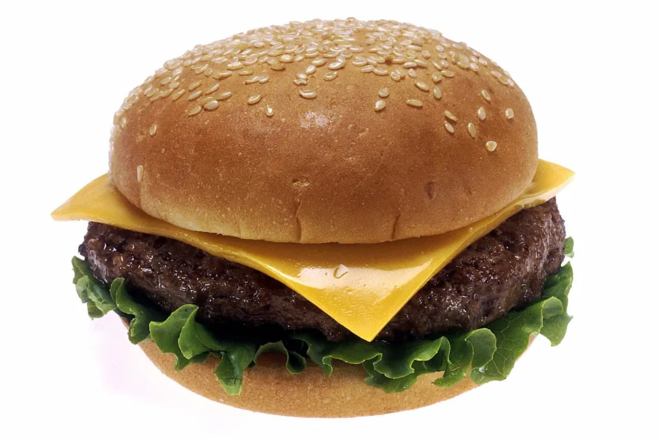 ハンバーガーの実写写真（チーズバーガー（米国））