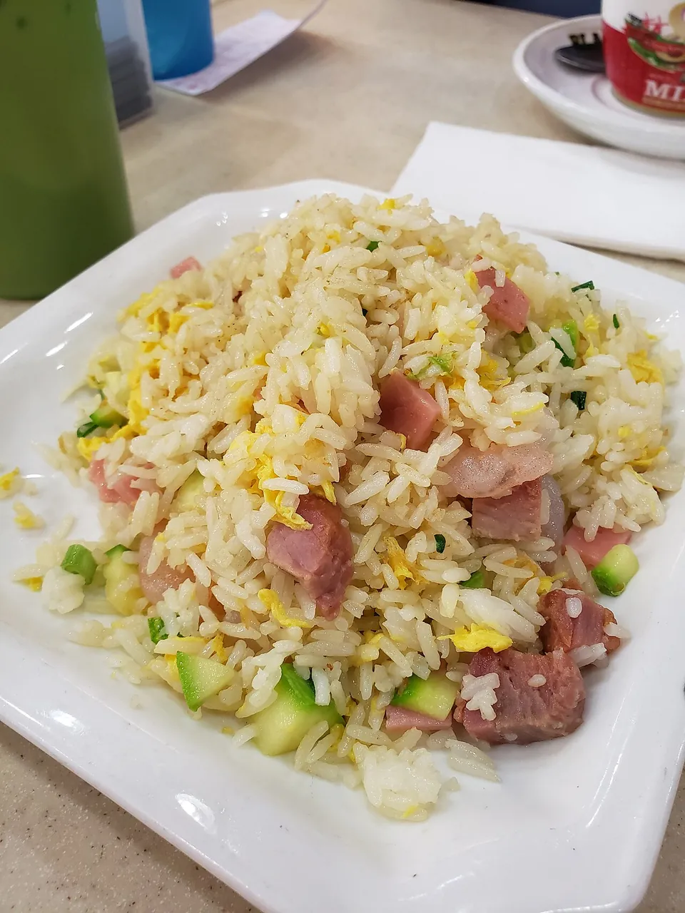 揚州炒飯の実写写真（揚州炒飯（叉焼・エビ・卵など具材豊富な地域変種））