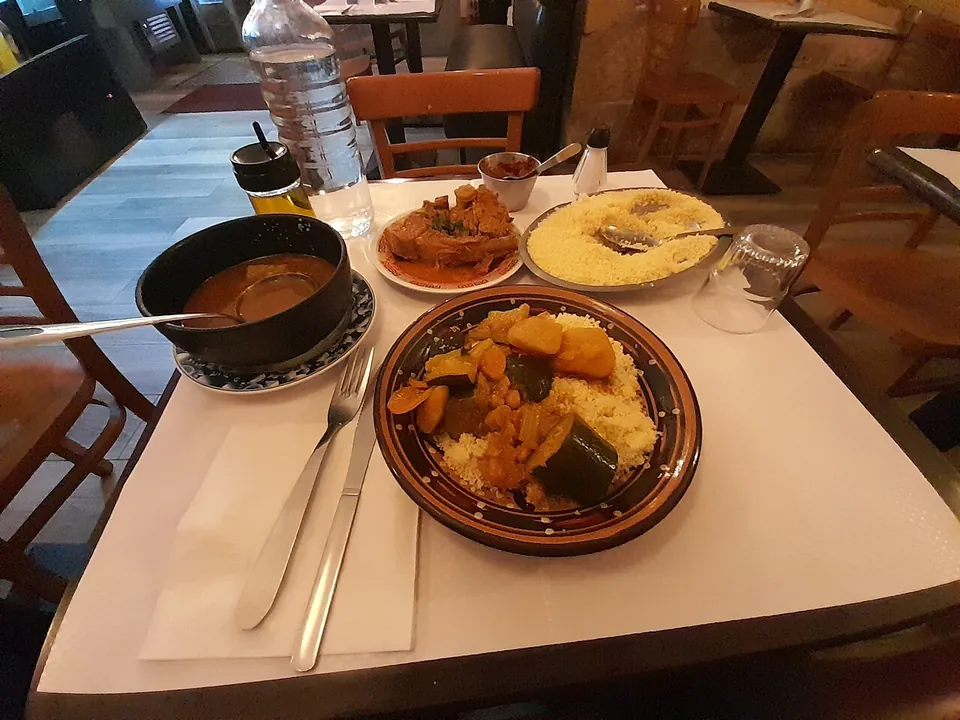 クスクスの実写写真（羊肉のクスクス（アルジェリア料理店））
